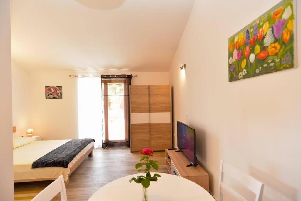 Apartment Vesna For 2, Free Parking And Wi-Fi Pula Exteriér fotografie