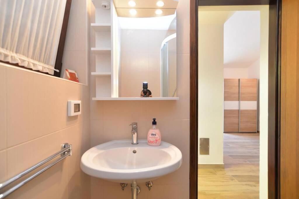 Apartment Vesna For 2, Free Parking And Wi-Fi Pula Exteriér fotografie