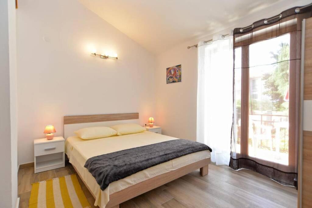 Apartment Vesna For 2, Free Parking And Wi-Fi Pula Exteriér fotografie